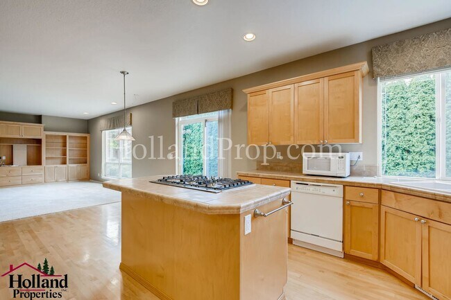 Building Photo - Spacious & Stylish 4-Bedroom Home in Desirable Northwest Portland