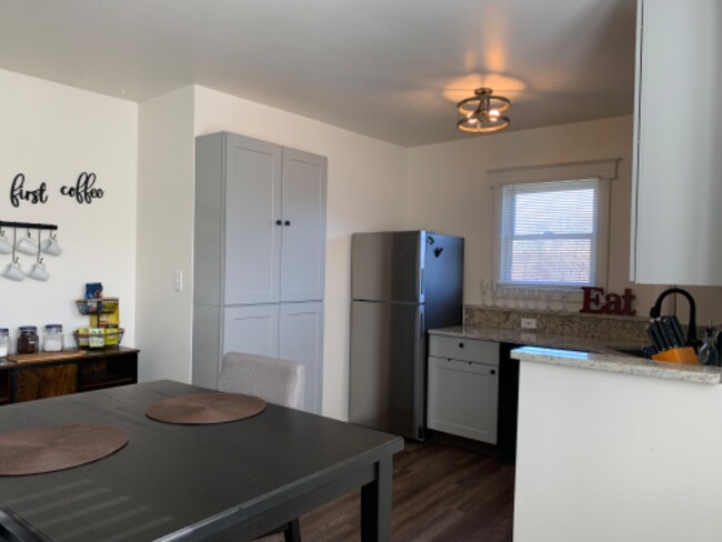 Building Photo - 201 E 26th St