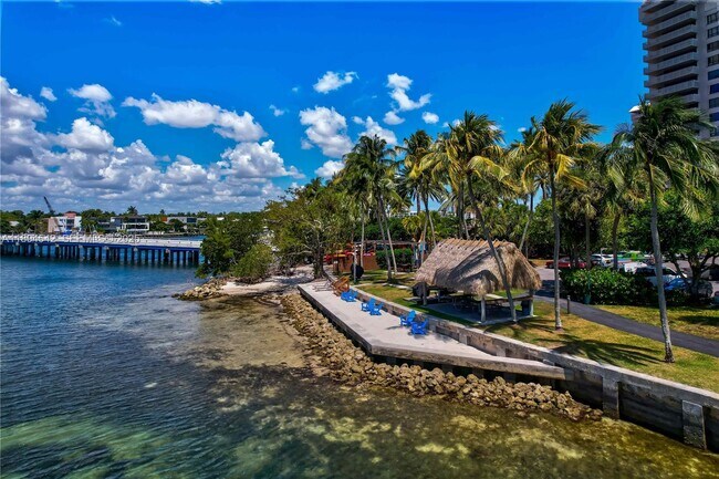 Building Photo - 2 Grove Isle Dr