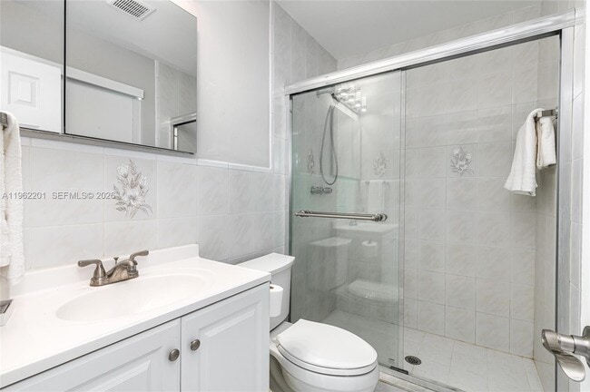 Building Photo - 21320 NE 25th Ct