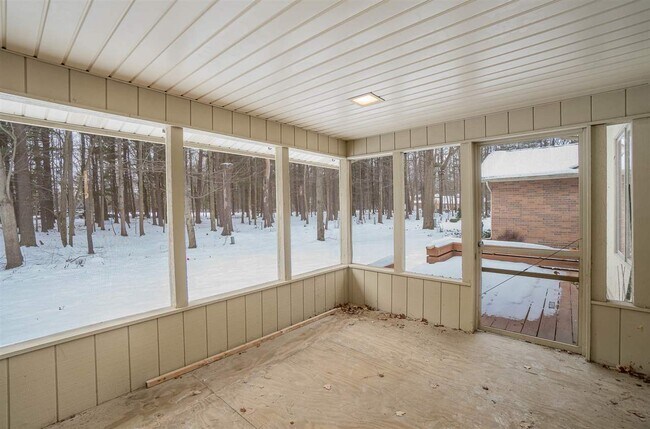 Building Photo - 3301 Thornbrook Ct