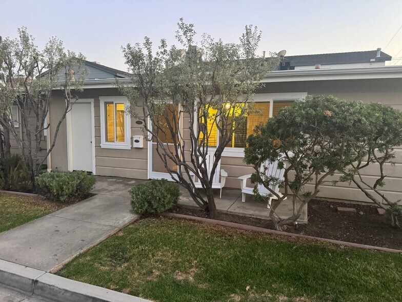 Building Photo - 621 Larkspur Ave