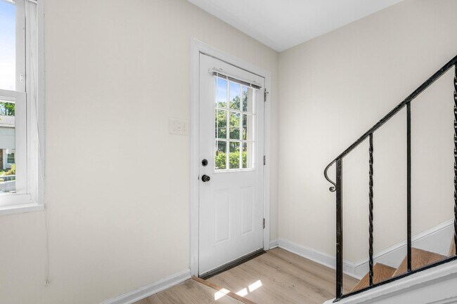 Building Photo - 5810 Fifer Dr