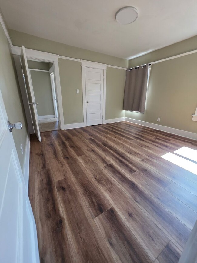 Building Photo - MUST SEE! Beautiful Home