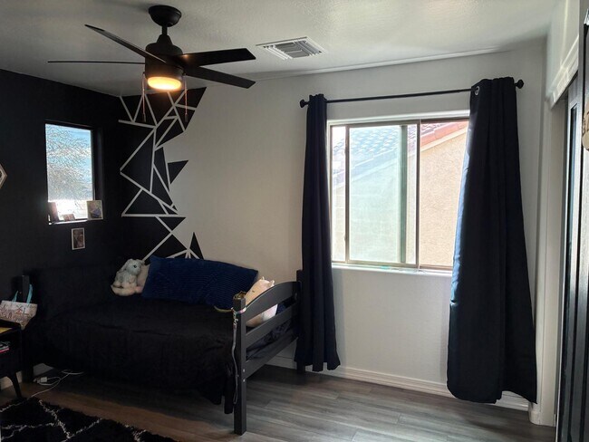 Building Photo - 9226 N 182nd Dr