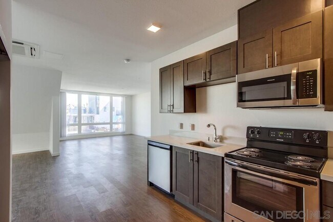 Building Photo - 1836 Columbia St