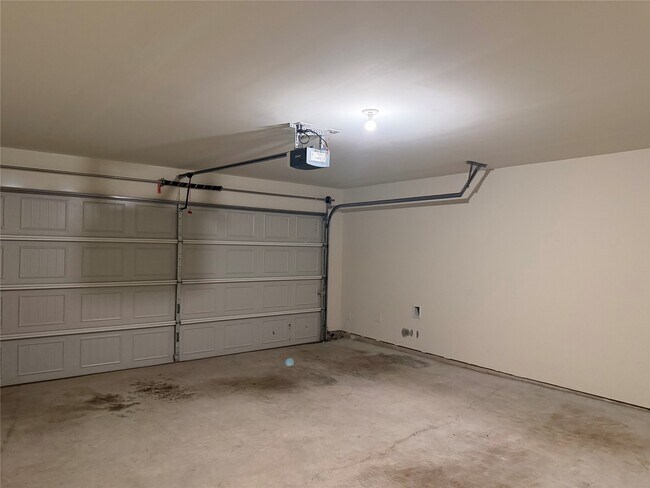Building Photo - 21102 Echo Manor Dr