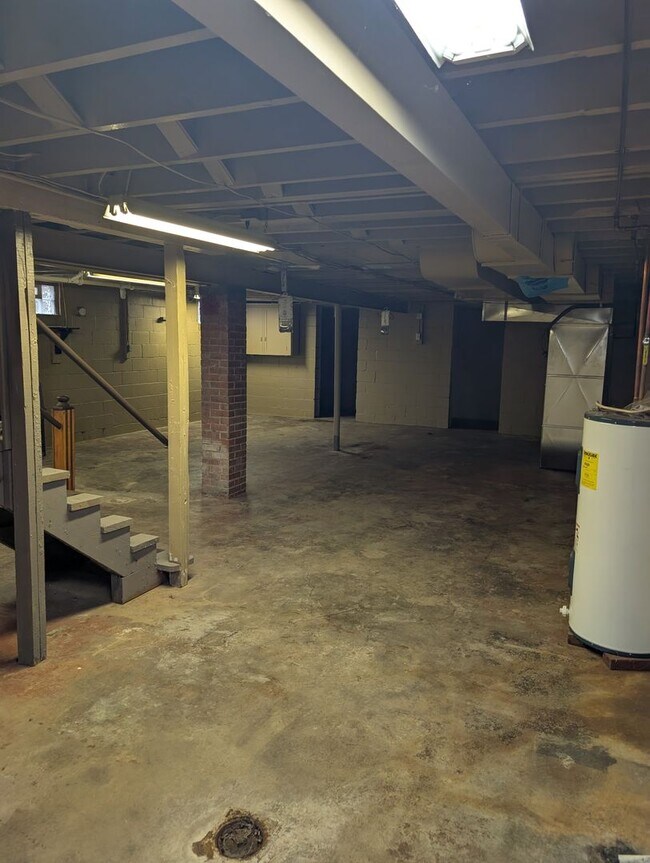 Building Photo - 3 Bd/1 Bath Home for Rent -- Available NOW!