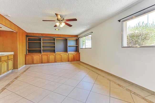 Building Photo - 4806 S Dorsey Ln