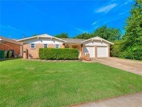 Building Photo - 218 Tanglewood Dr
