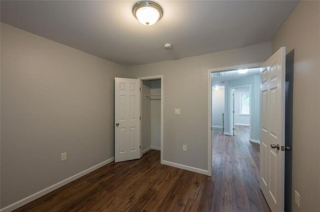 Building Photo - 257 Barfield Ave SW