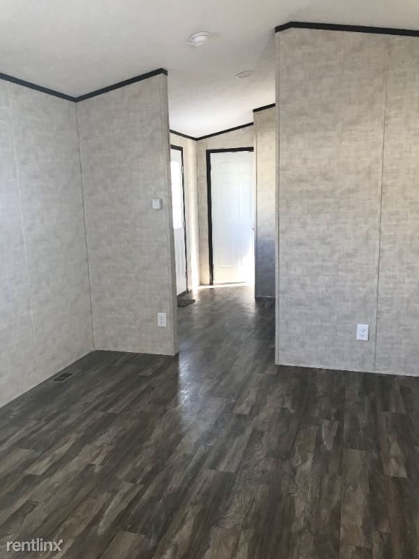 Building Photo - 755 Stelzer Rd