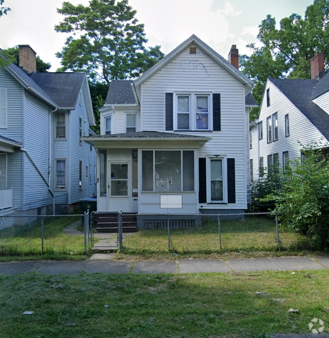 Building Photo - 49 Champlain St