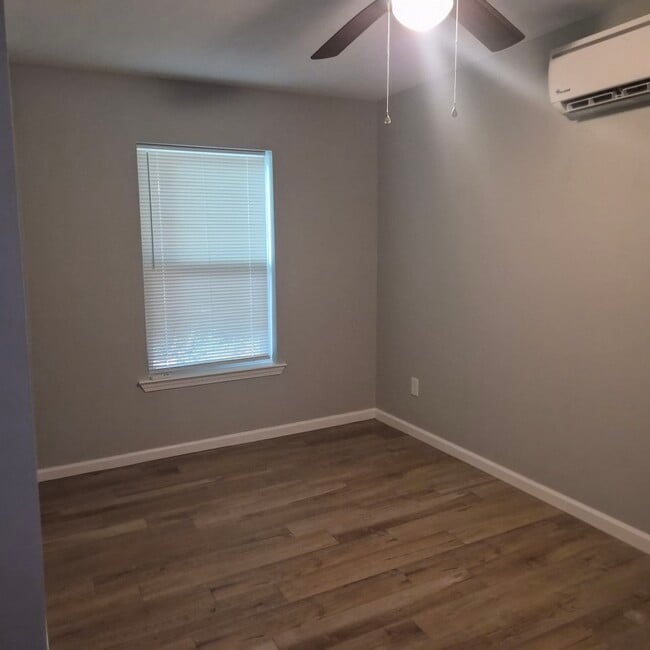 Building Photo - 640 Roosevelt Unit B