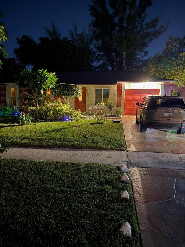 Building Photo - 6383 Saxon Blvd