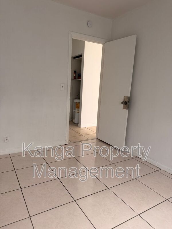 Building Photo - 1172 W 34th St