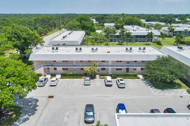 Building Photo - 18081 SE Country Club Dr
