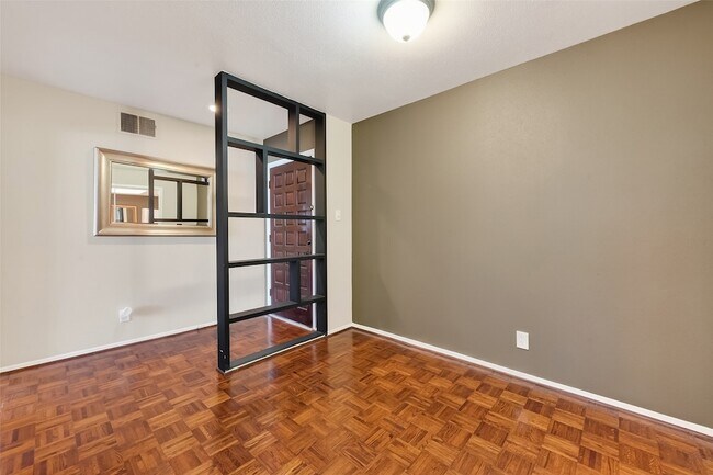 Building Photo - 2516 Commonwealth St