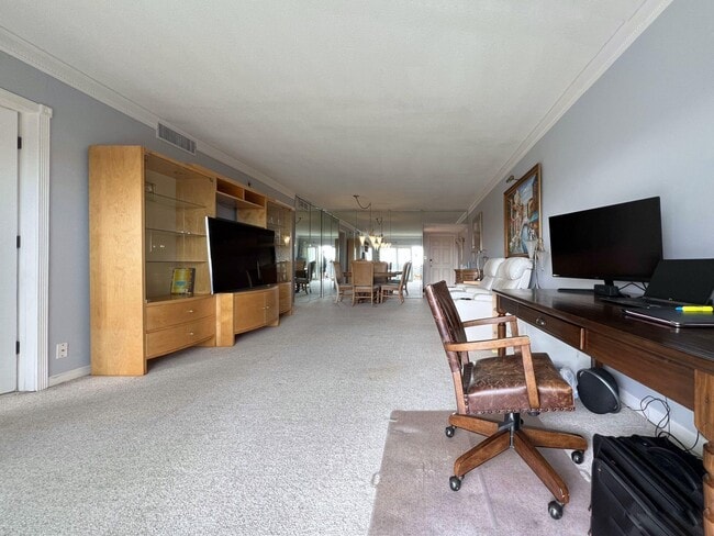 Building Photo - 3150 N Palm Aire Dr