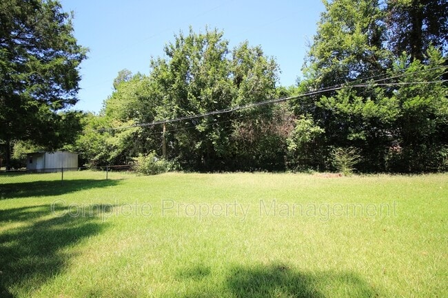 Building Photo - 1240 Rayfield Dr