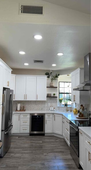 Building Photo - 946 E Cullumber St