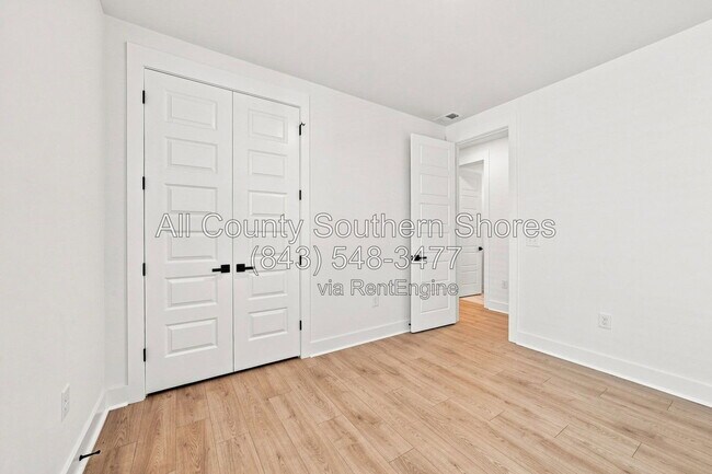 Building Photo - 3084 Claredon St