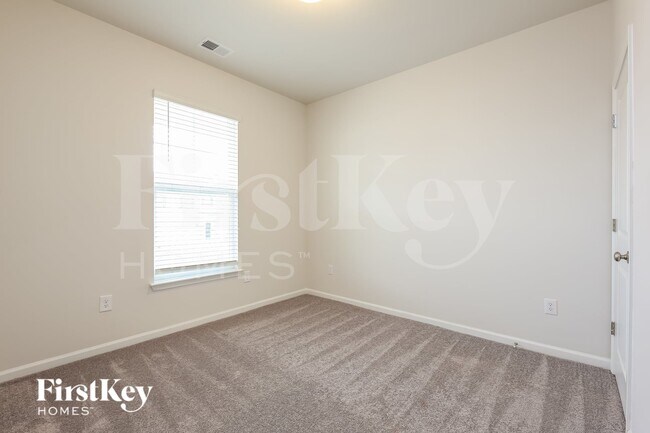 Building Photo - 419 Stonefence Dr