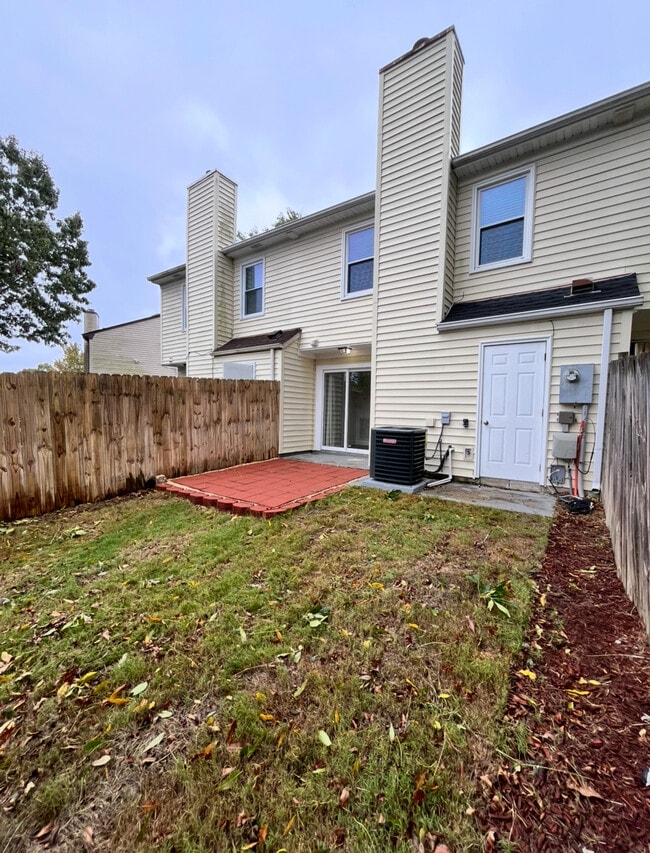 Building Photo - 1528 Jameson Dr