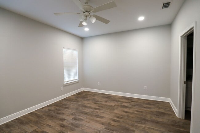Building Photo - 3220 Tuna Rd