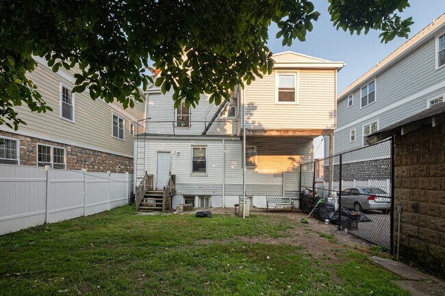 Building Photo - 223 Fairmount Ave