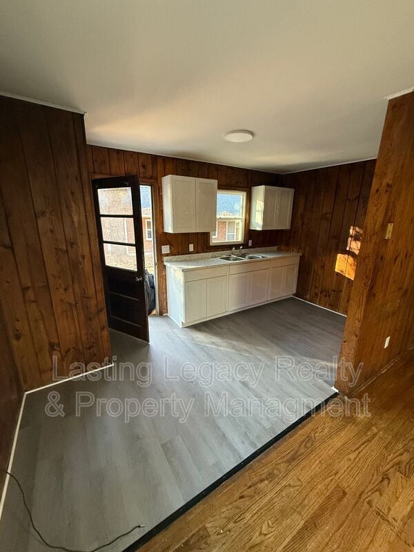 Building Photo - 908 Marsh St