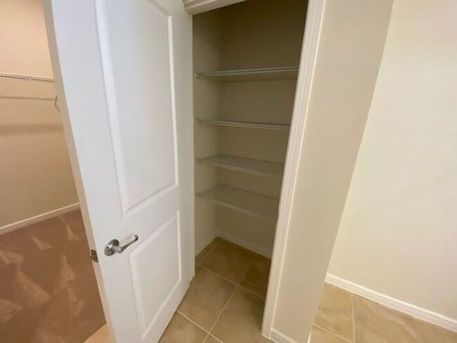 Building Photo - 4/2 Single family home