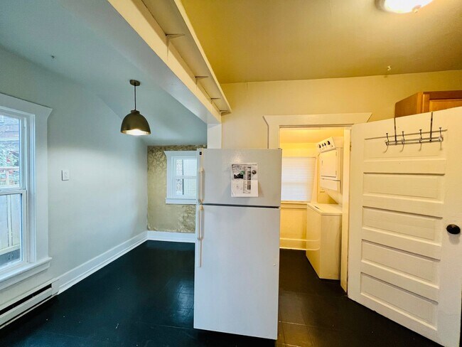 Building Photo - Phinney Ridge Cottage