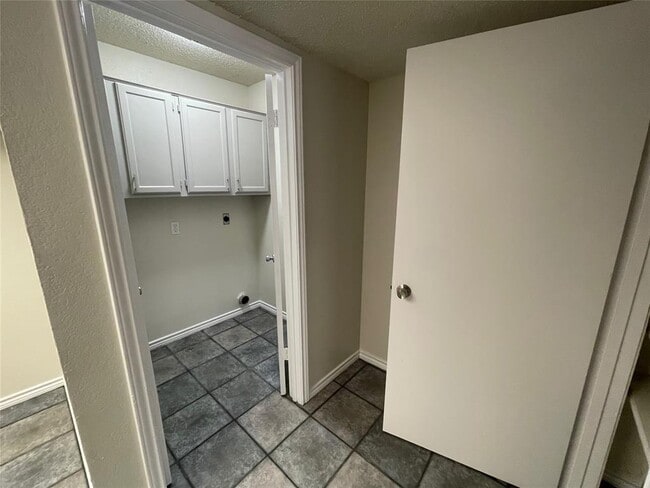 Building Photo - 1231 Armadillo Rd