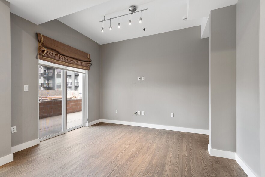 Building Photo - 350 S 200 E