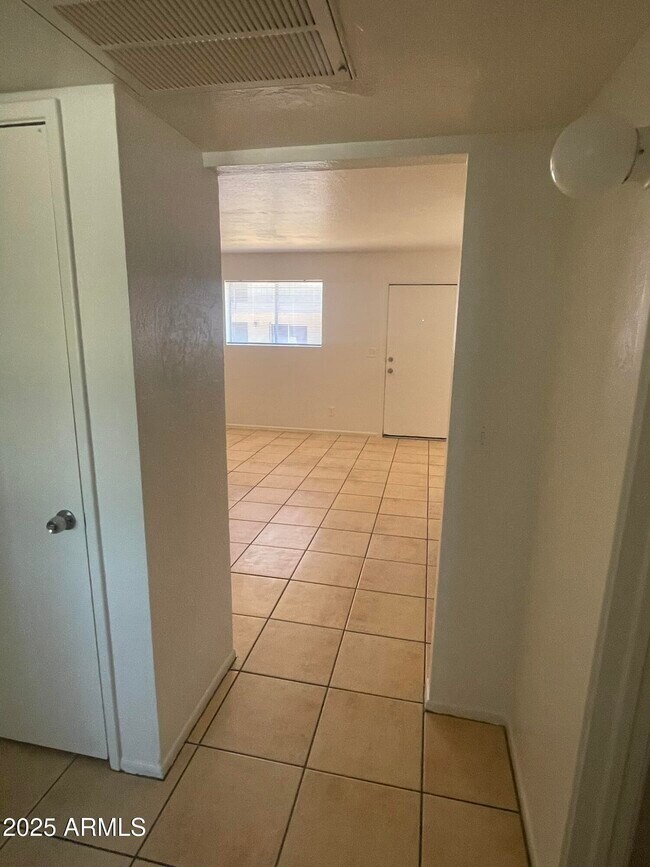 Building Photo - 2002 E Sweetwater Ave