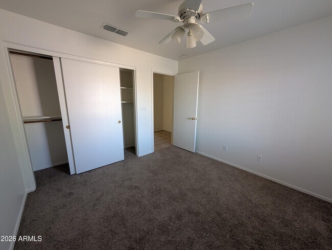 Building Photo - 8918 W Paradise Ln