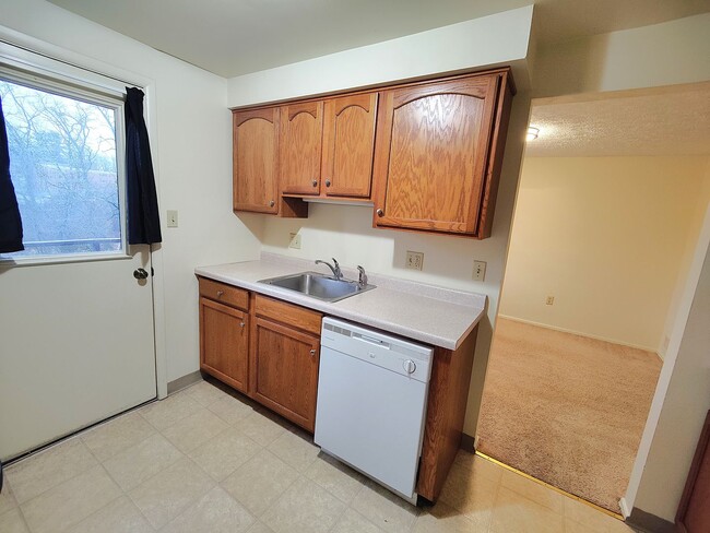 Building Photo - *Well-Maintained 3BD/1.5BA Townhouse Available in Whitehall*