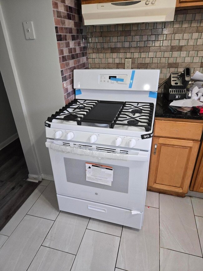 Building Photo - 27294 W Pleasant Ridge Dr