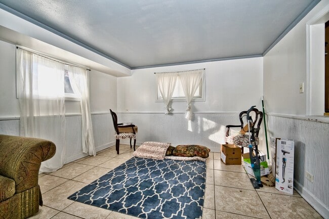 Building Photo - 7014 Kilbourn Ave