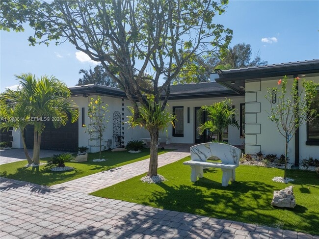 Building Photo - 5120 Carillo St