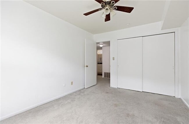 Building Photo - 940 Adam Dr