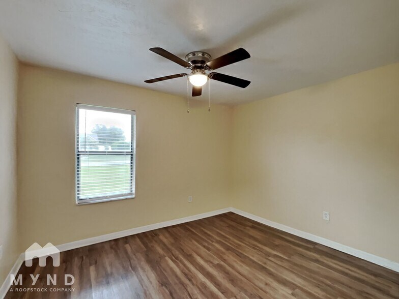 Building Photo - 1942 Peoria St