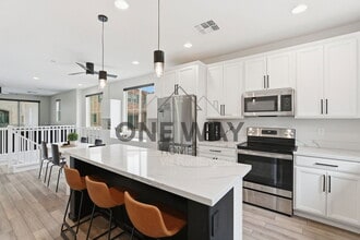 Building Photo - 1685 E Chelsea Ln