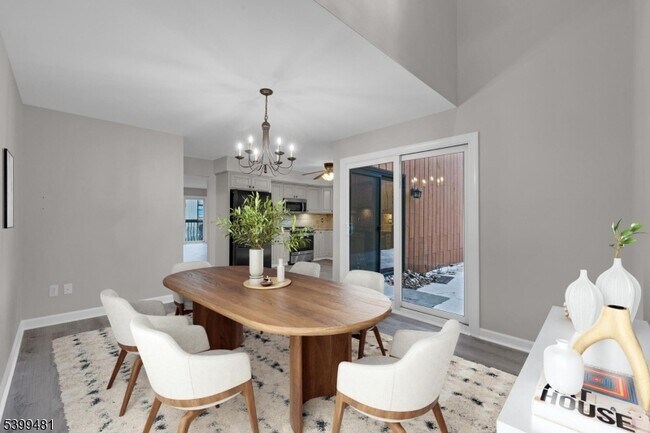 Building Photo - 107 Wimbledon Square