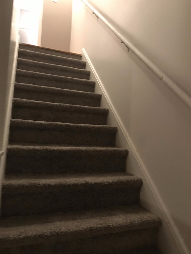 Building Photo - 3600 E 9th Ave