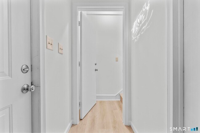 Building Photo - 141 Augur St