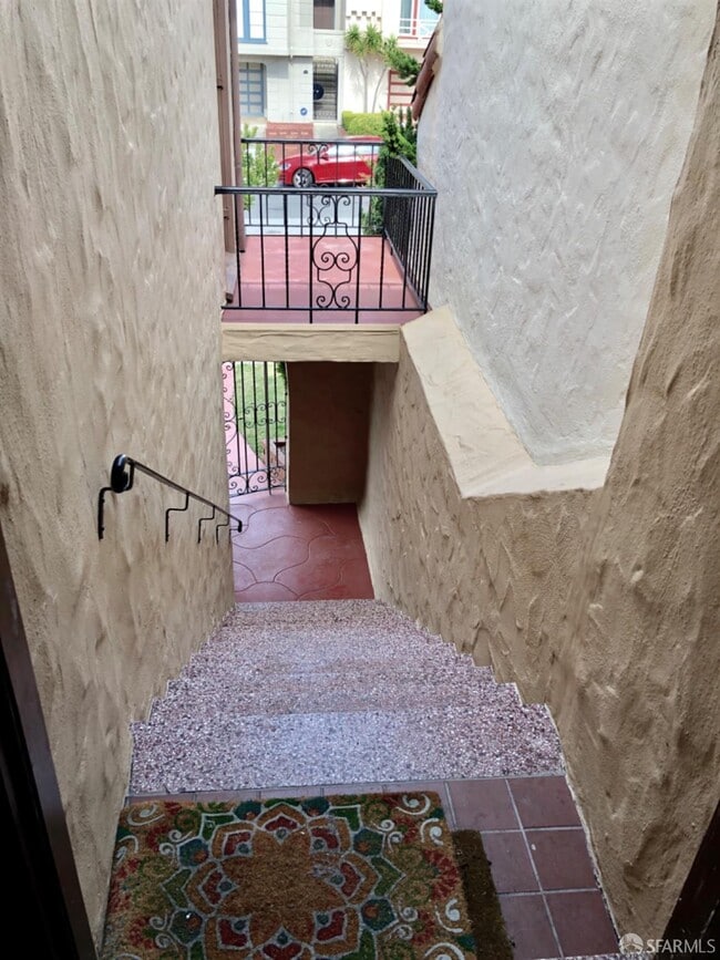 Building Photo - 1537 34th Ave