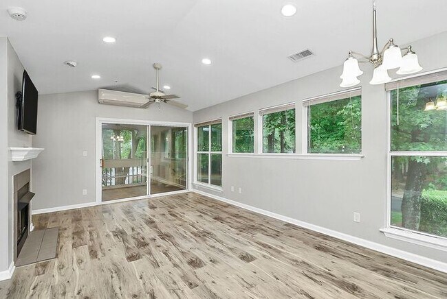 Building Photo - Bright 2BD/2BA Tennis Villa at Lake Norman!