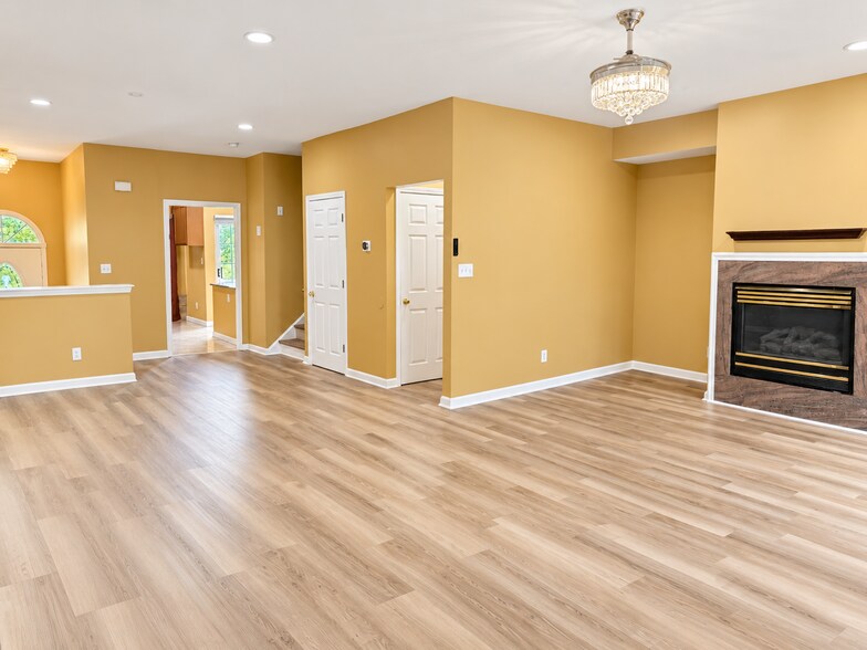 Building Photo - 9 Clearbrook Ln